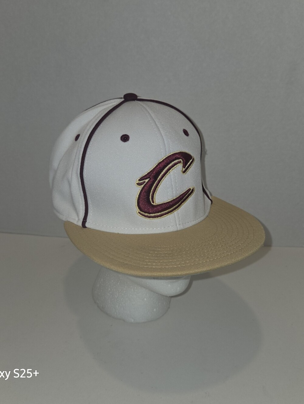 Cleveland Cavaliers Flatbill Fitted Hat Cap Medium The Game Pro A-Flex